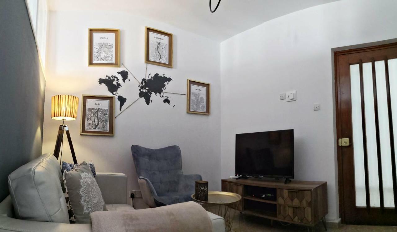 Cozy Getaway In Nicosia Apartamento Exterior foto